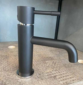 Смеситель для умывальника Boheme Uno 461-BCR Black Chrome