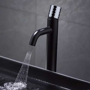 Смеситель для умывальника Boheme Stick 122-BCR Black Diamond Chrome