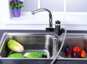 Смеситель для кухонной мойки Ledeme L4055-4 с выдвижной лейкой