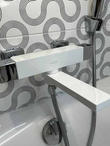 Смеситель для ванны Vieir V393533F термостатический