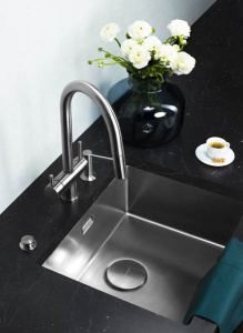 Смеситель для кухонной мойки Omoikiri Akita-S-IB с подключением к фильтру воды