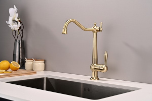 Смеситель для кухонной мойки Paulmark Retro Re213226-BR с подключением к фильтру воды